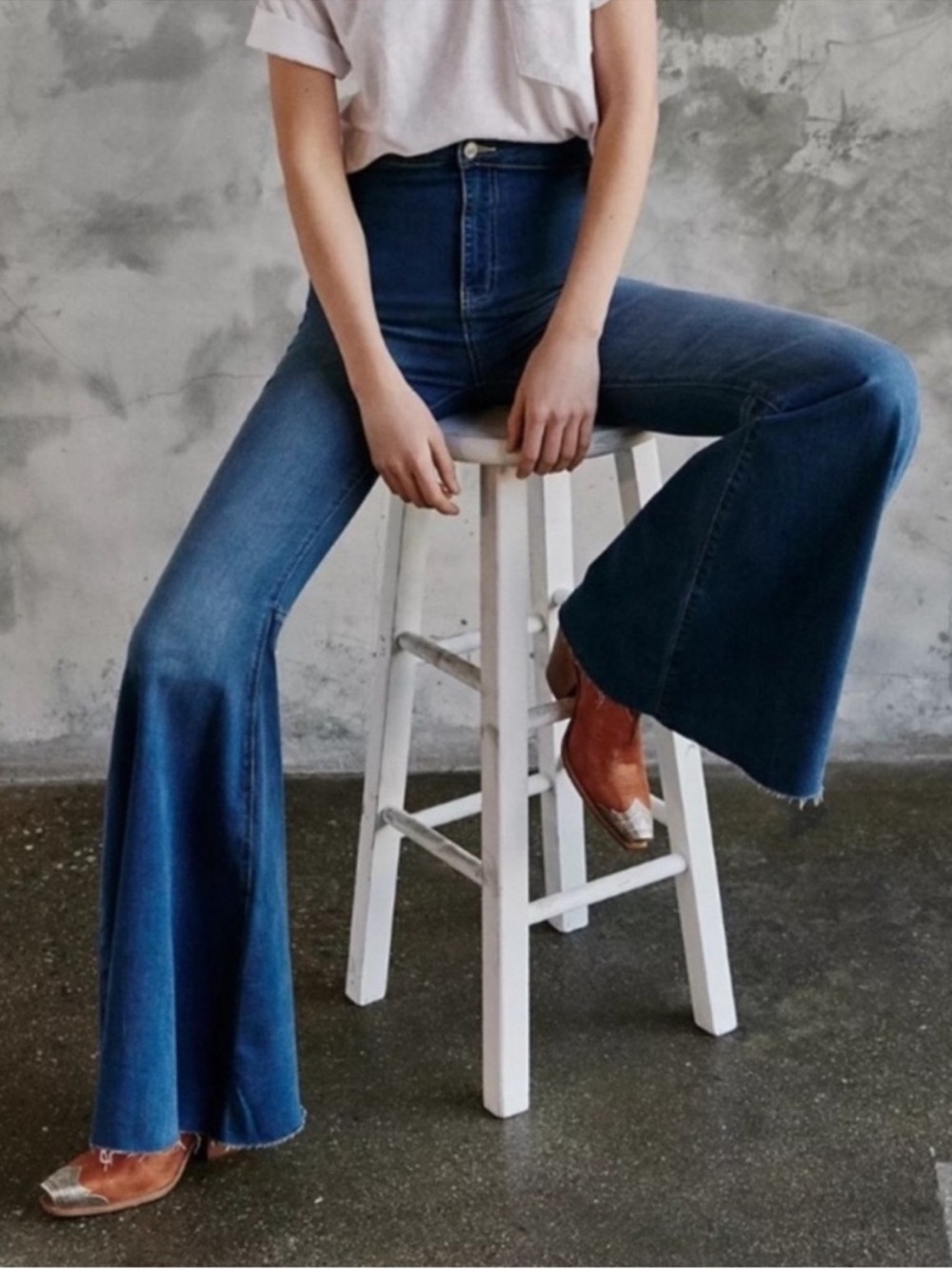 Free People Just Float On Flare Frayed Hem Jeans in Dark Wash Stretch Sz 30